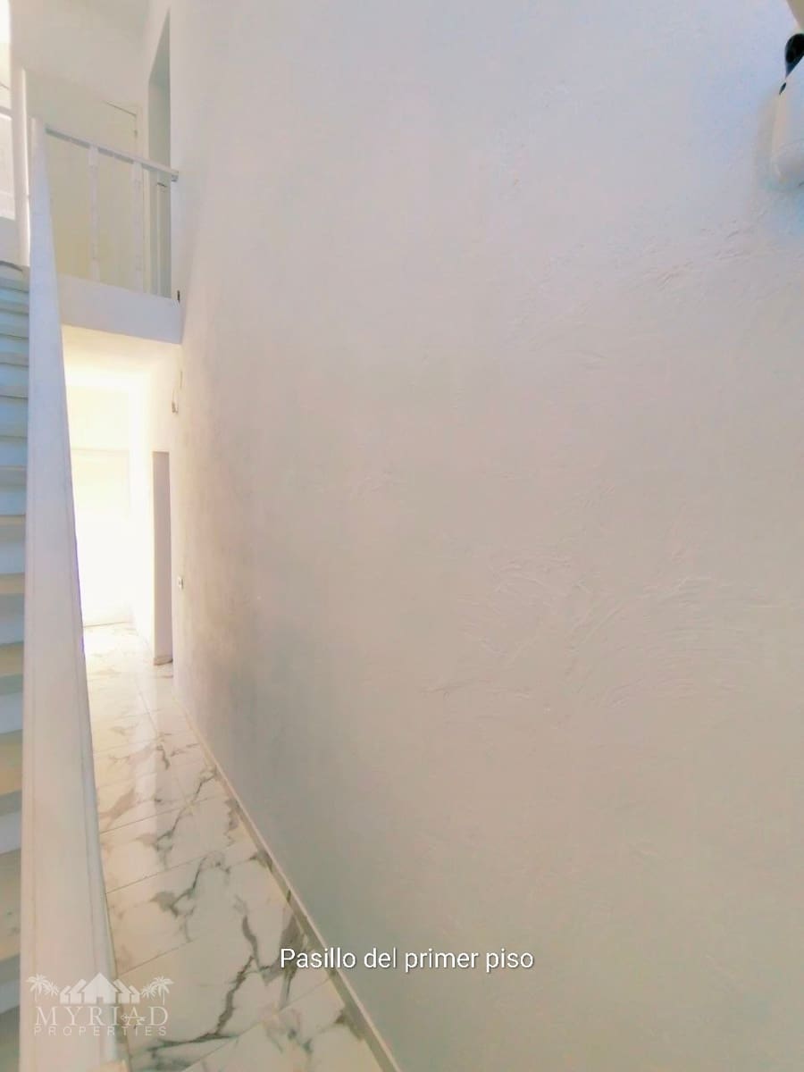 4 bedroom Villa for sale in Pinoso with pool - € 210,000 (Ref: 9796277)