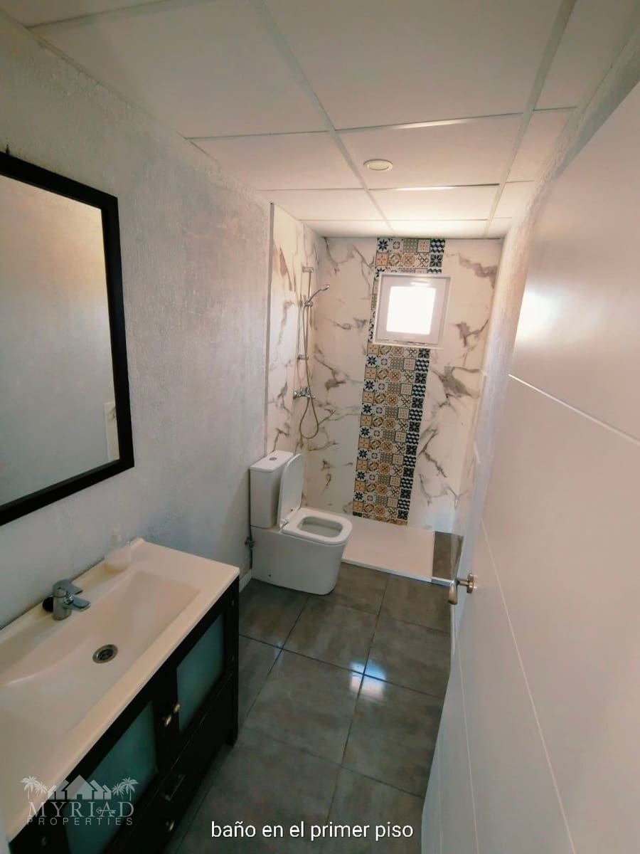 4 bedroom Villa for sale in Pinoso with pool - € 210,000 (Ref: 9796277)