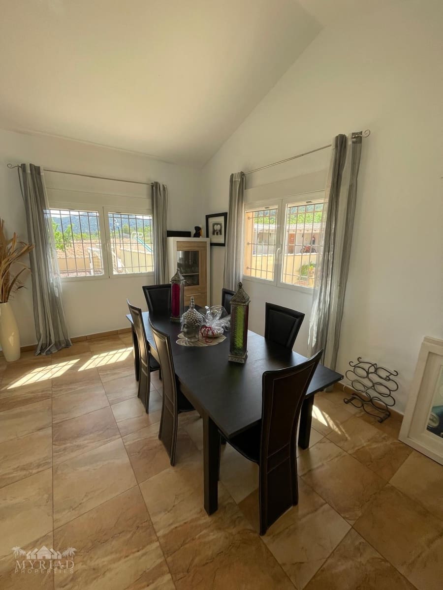 6 bedroom Villa for sale in Encebras with pool - € 649,995 (Ref: 9800351)