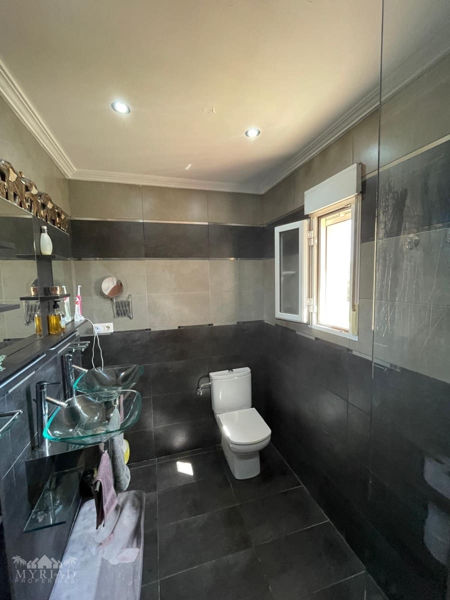 6 bedroom Villa for sale in Encebras with pool - € 649,995 (Ref: 9800351)