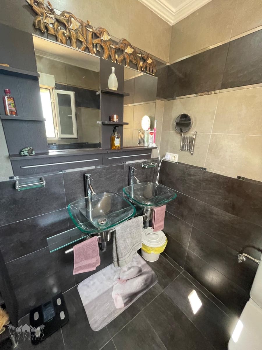 6 bedroom Villa for sale in Encebras with pool - € 649,995 (Ref: 9800351)