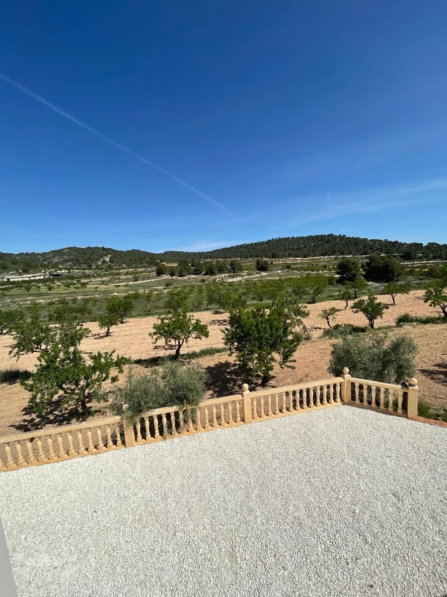 6 bedroom Villa for sale in Encebras with pool - € 649,995 (Ref: 9800351)