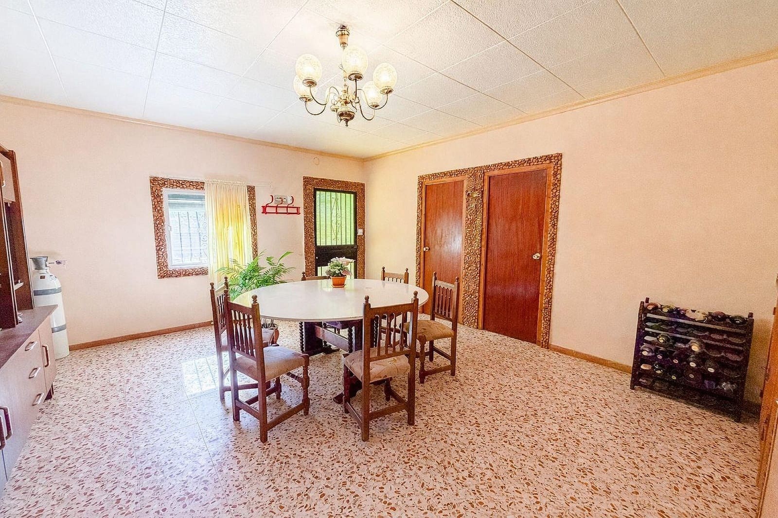 6 soveværelse Finca/Landehus til salg i Pinoso med swimmingpool garage - € 367.000 (Ref: 9803921)