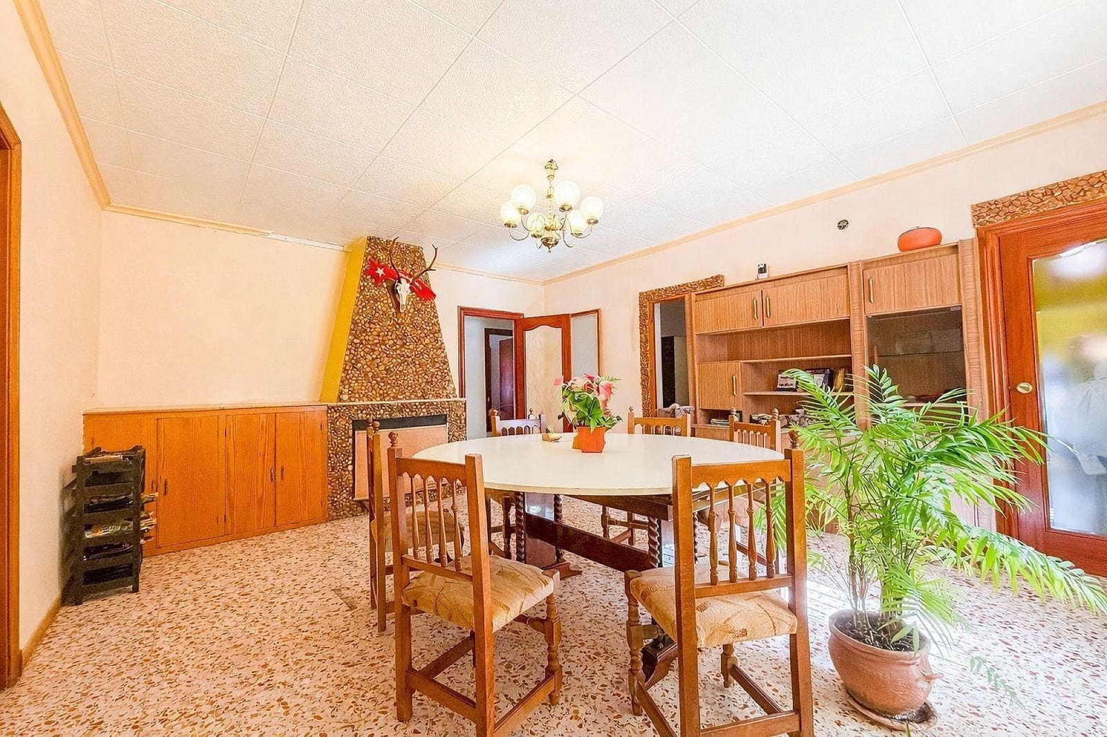 6 soveværelse Finca/Landehus til salg i Pinoso med swimmingpool garage - € 367.000 (Ref: 9803921)