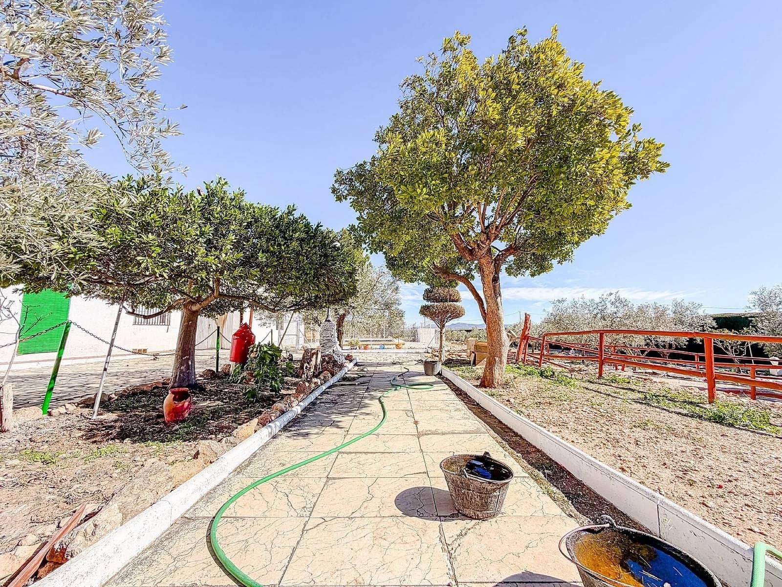 6 soveværelse Finca/Landehus til salg i Pinoso med swimmingpool garage - € 367.000 (Ref: 9803921)