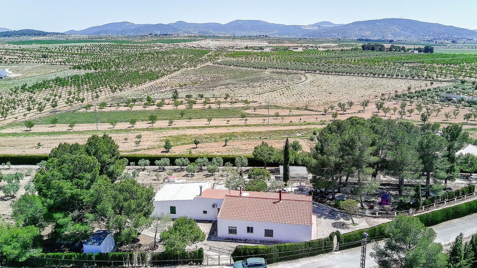 6 soveværelse Finca/Landehus til salg i Pinoso med swimmingpool garage - € 367.000 (Ref: 9803921)