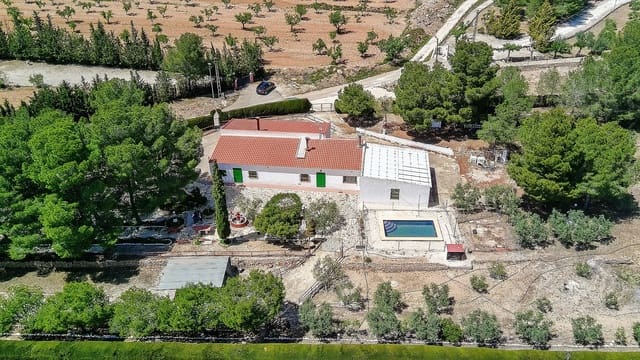 6 soveværelse Finca/Landehus til salg i Pinoso med swimmingpool garage - € 367.000 (Ref: 9803921)