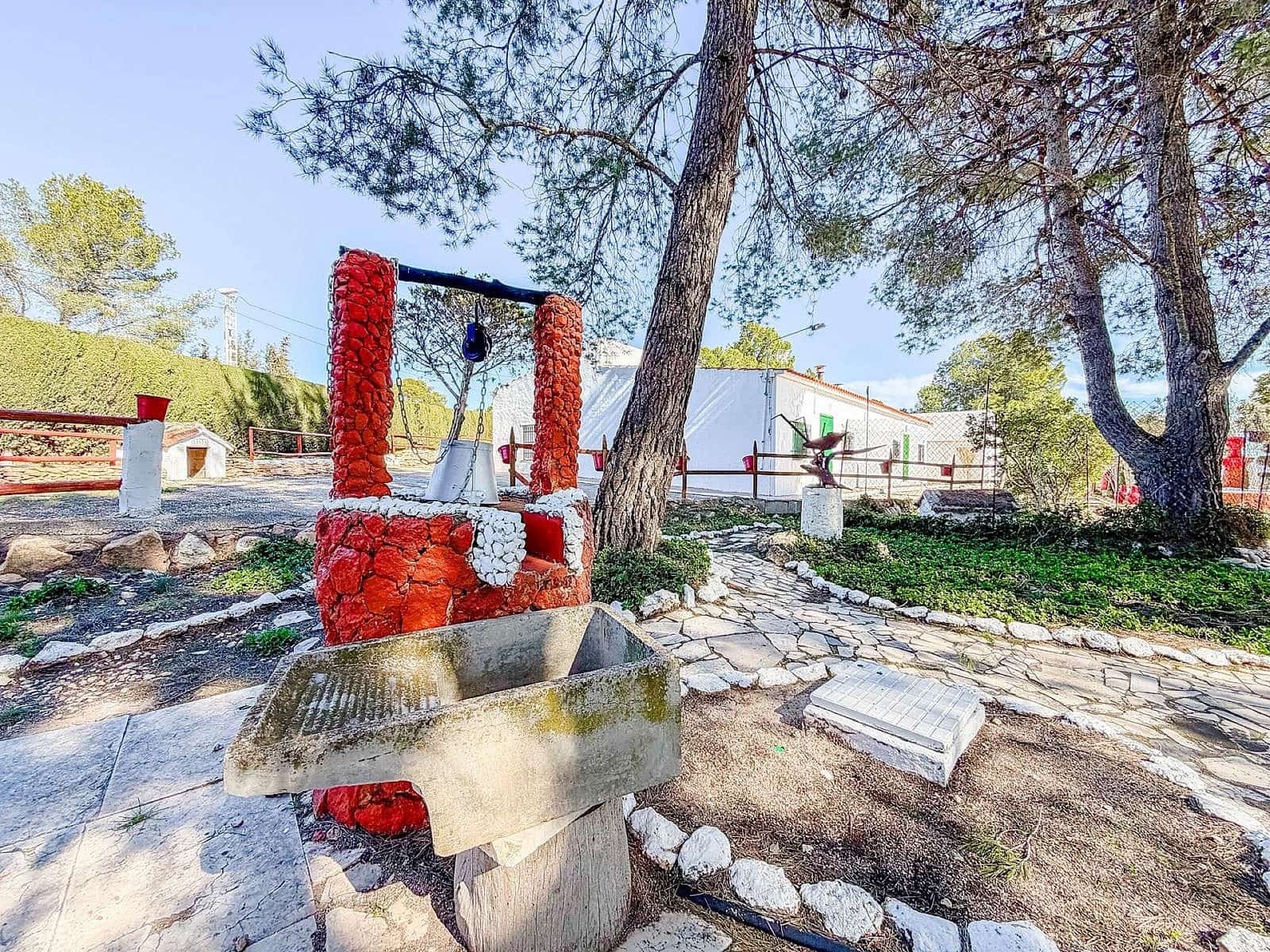 6 soveværelse Finca/Landehus til salg i Pinoso med swimmingpool garage - € 367.000 (Ref: 9803921)