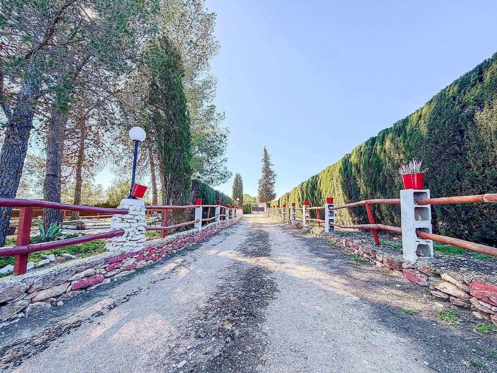 6 soveværelse Finca/Landehus til salg i Pinoso med swimmingpool garage - € 367.000 (Ref: 9803921)