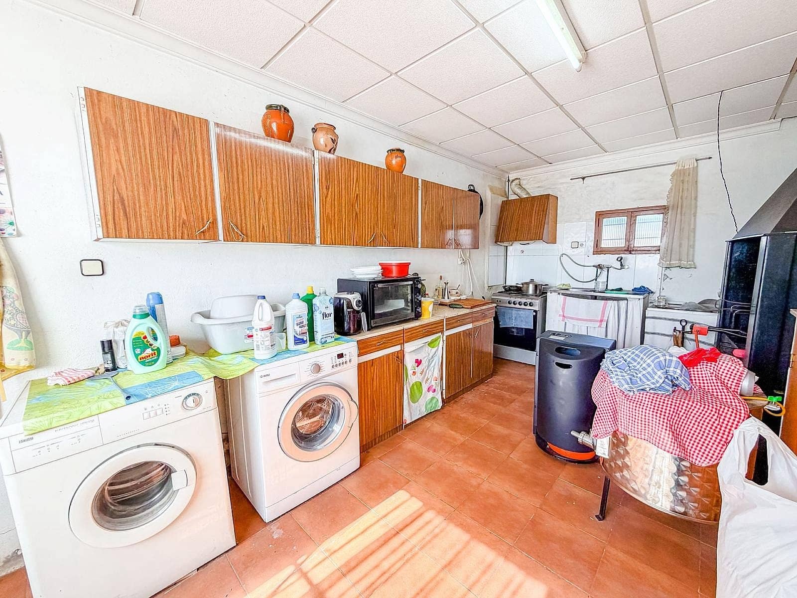 6 soveværelse Finca/Landehus til salg i Pinoso med swimmingpool garage - € 367.000 (Ref: 9803921)