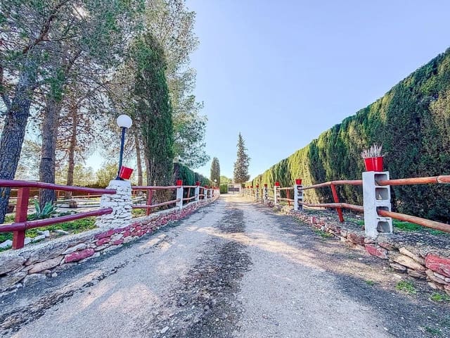 6 soveværelse Finca/Landehus til salg i Pinoso med swimmingpool garage - € 367.000 (Ref: 9803921)