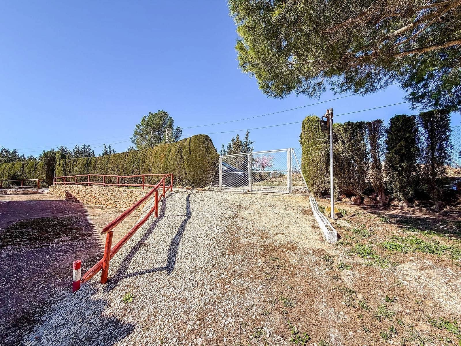 6 soveværelse Finca/Landehus til salg i Pinoso med swimmingpool garage - € 367.000 (Ref: 9803921)