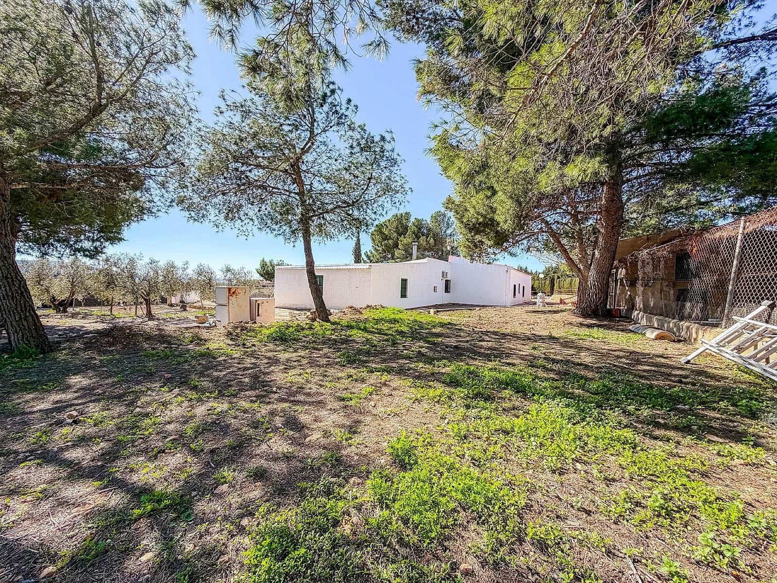 6 soveværelse Finca/Landehus til salg i Pinoso med swimmingpool garage - € 367.000 (Ref: 9803921)