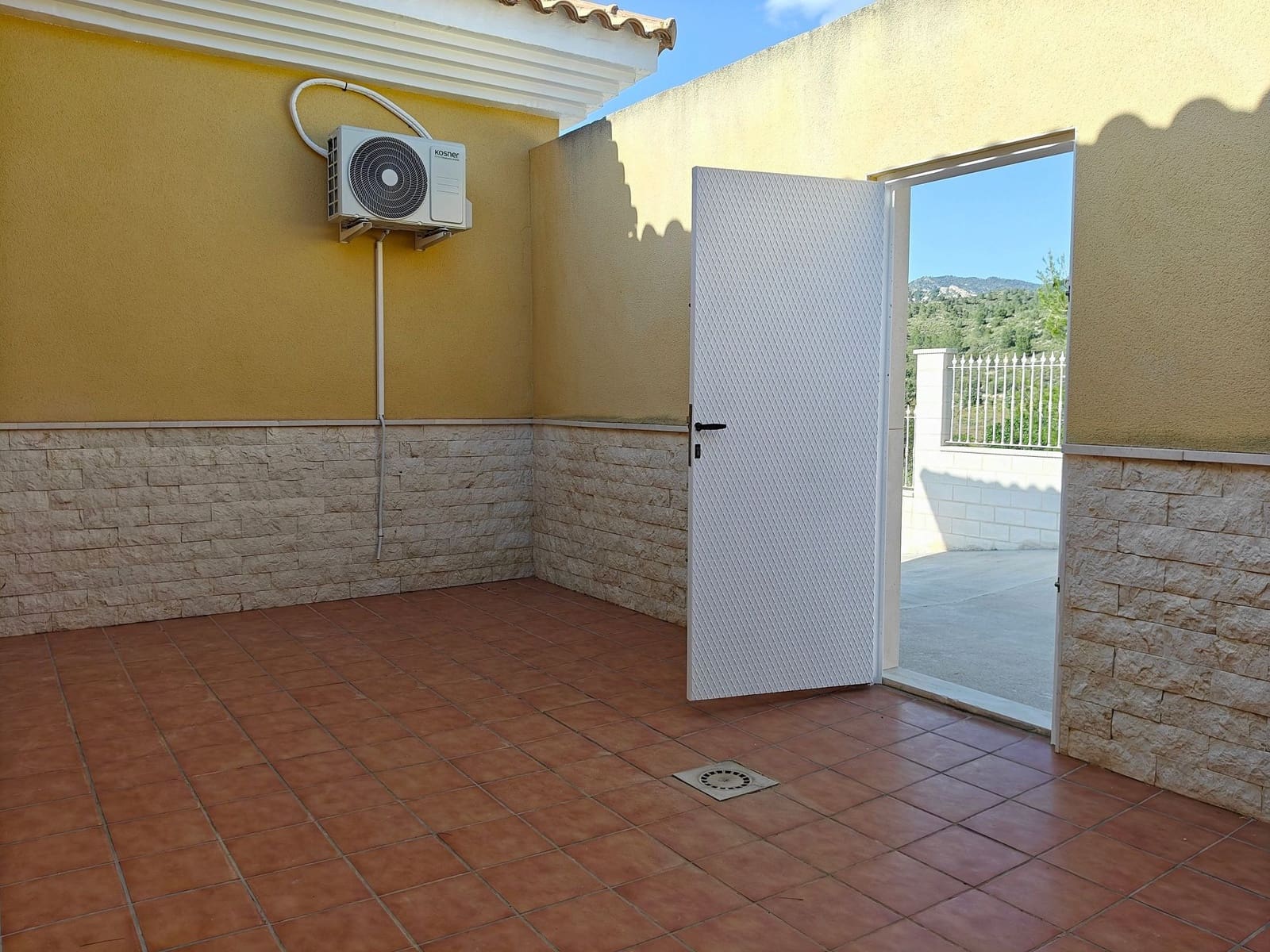 3 bedroom Villa for sale in Petrel / Petrer with pool garage - € 459,995 (Ref: 9819907)