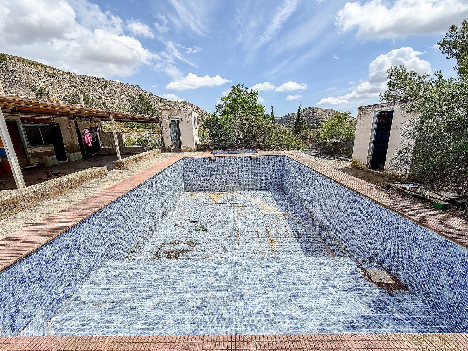 5 bedroom Villa for sale in Hondon de las Nieves with pool - € 155,000 (Ref: 9822002)