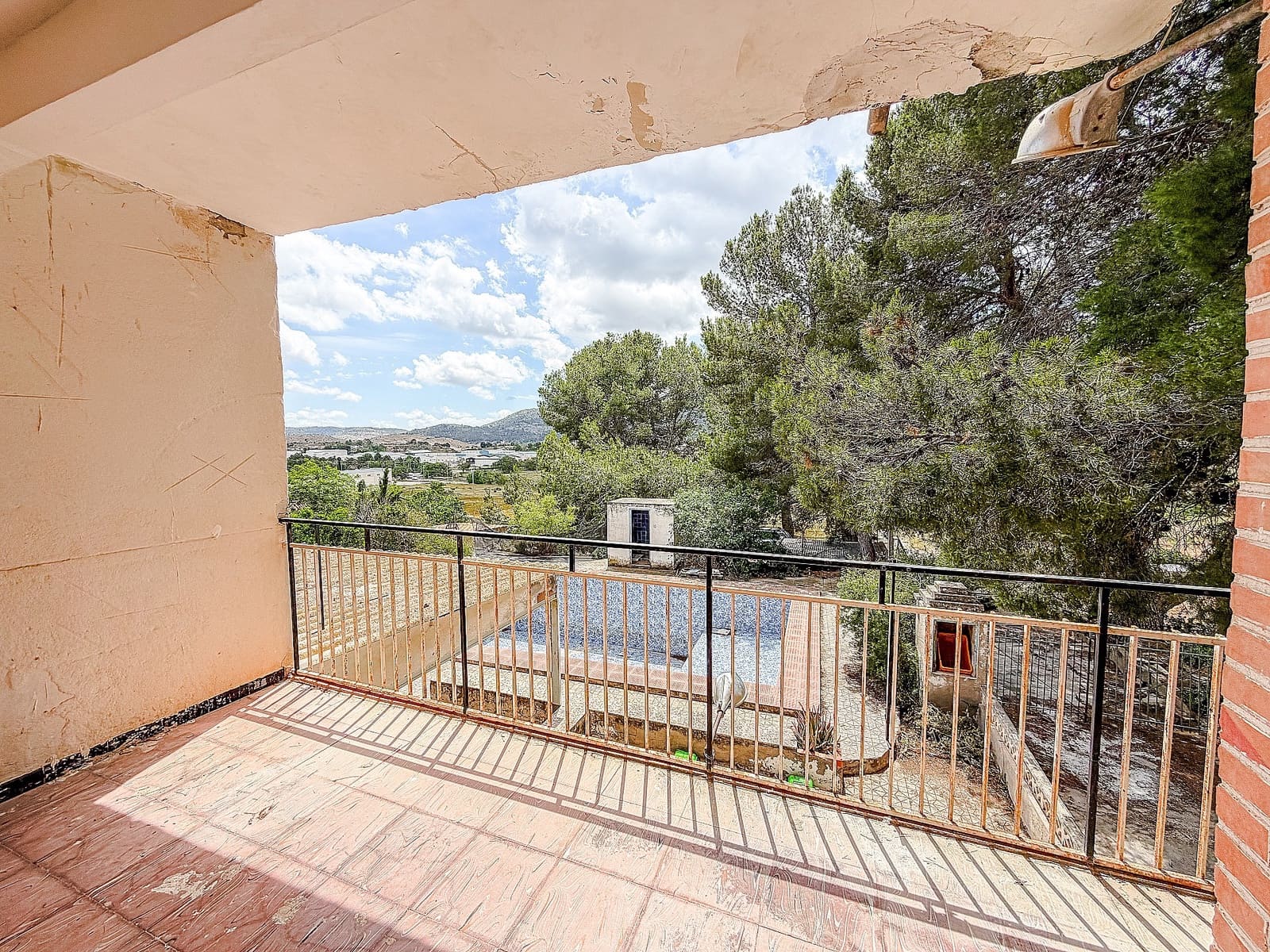 5 bedroom Villa for sale in Hondon de las Nieves with pool - € 155,000 (Ref: 9822002)
