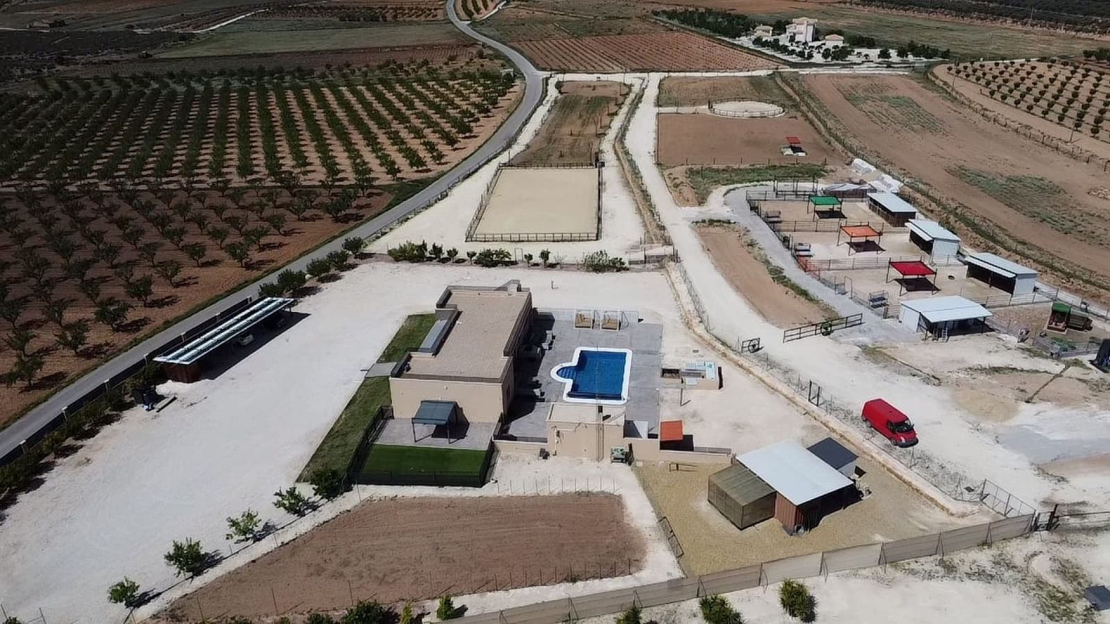 3 bedroom Villa for sale in Pinoso with pool - € 599,995 (Ref: 9834283)