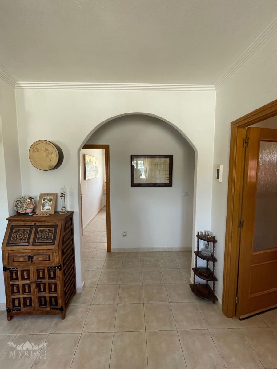 4 bedroom Villa for sale in Pinoso with pool - € 425,000 (Ref: 9834284)