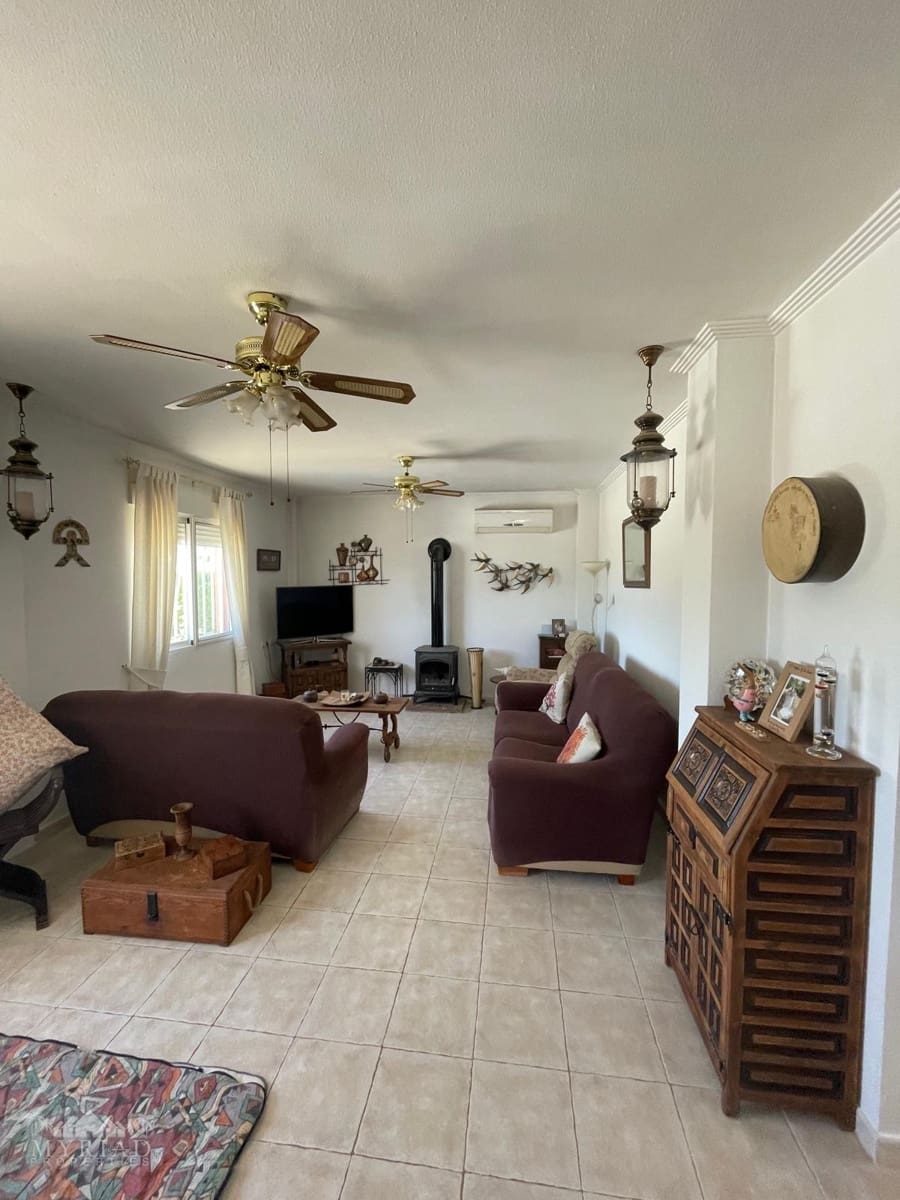 4 bedroom Villa for sale in Pinoso with pool - € 425,000 (Ref: 9834284)