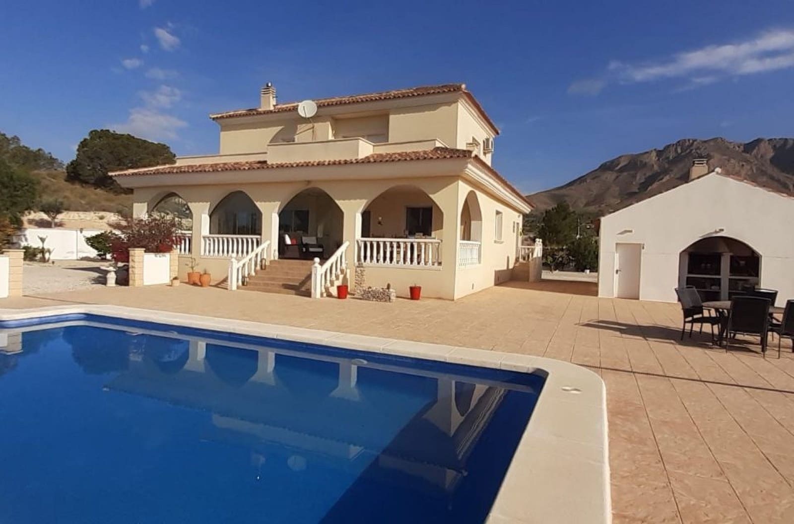 4 soveværelse Villa til salg i Macisvenda med swimmingpool garage - € 479.000 (Ref: 9834286)