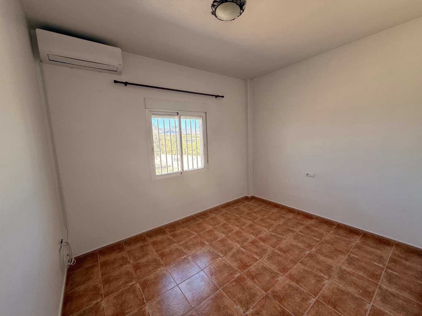 3 sypialnia Willa na sprzedaż w Pinoso z basenem garażem - 350 000 € (Ref: 9835192)