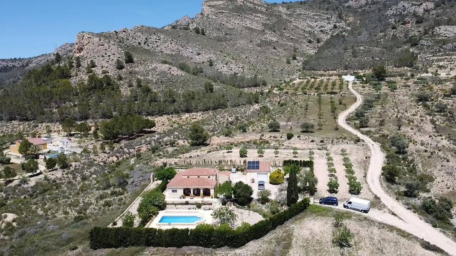 Chalet de 3 habitaciones en Sax en venta con piscina garaje - 349.995 € (Ref: 9849000)