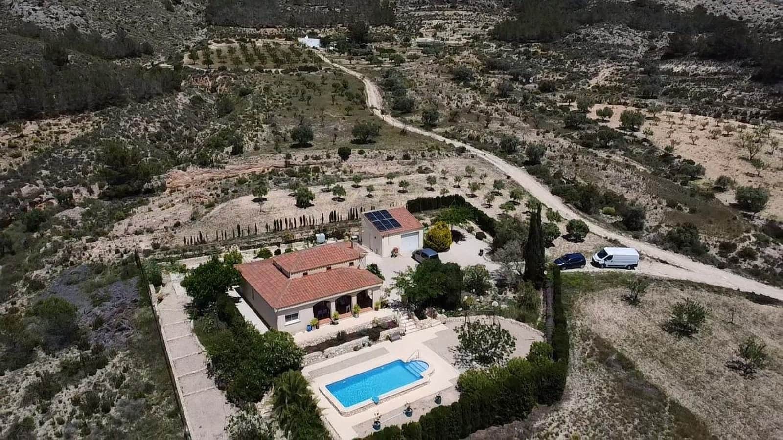 Chalet de 3 habitaciones en Sax en venta con piscina garaje - 349.995 € (Ref: 9849000)