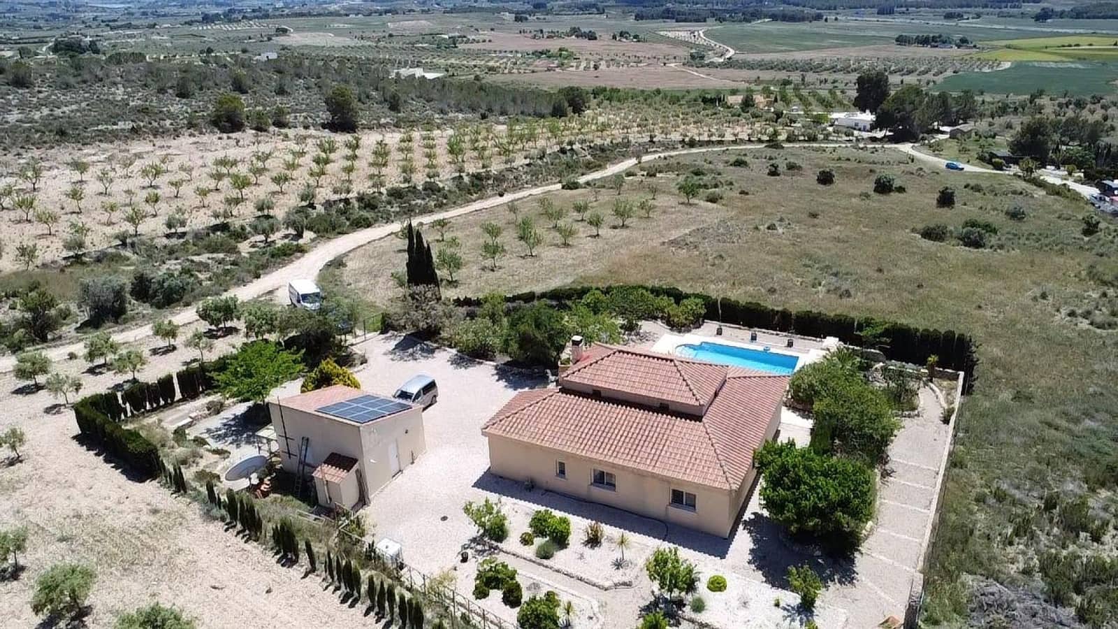 Chalet de 3 habitaciones en Sax en venta con piscina garaje - 349.995 € (Ref: 9849000)
