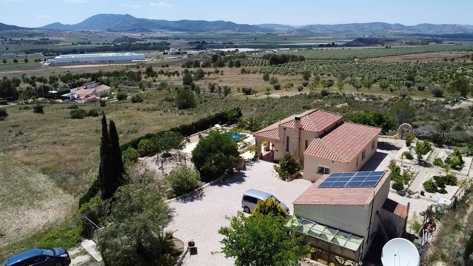 Chalet de 3 habitaciones en Sax en venta con piscina garaje - 349.995 € (Ref: 9849000)
