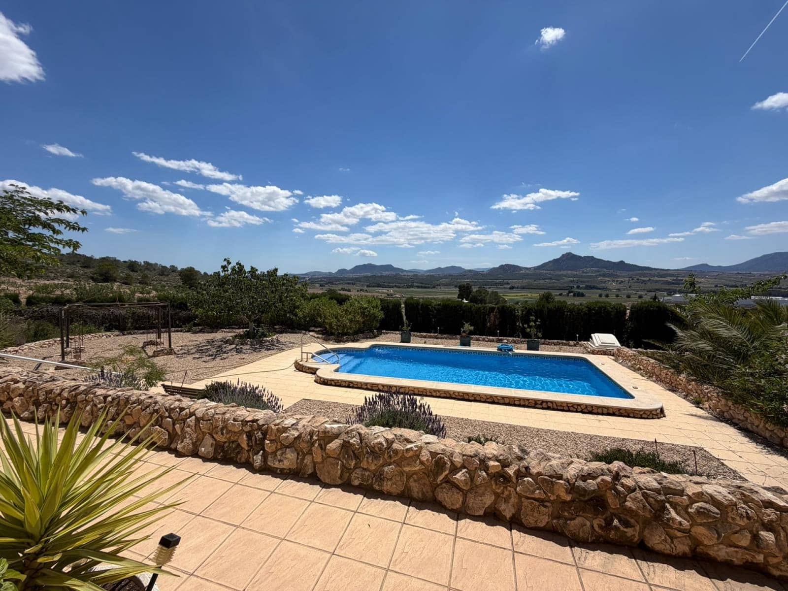 Chalet de 3 habitaciones en Sax en venta con piscina garaje - 349.995 € (Ref: 9849000)