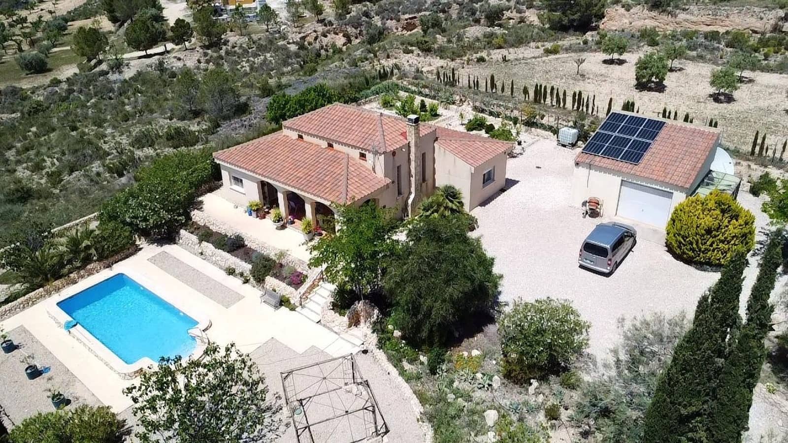 Chalet de 3 habitaciones en Sax en venta con piscina garaje - 349.995 € (Ref: 9849000)