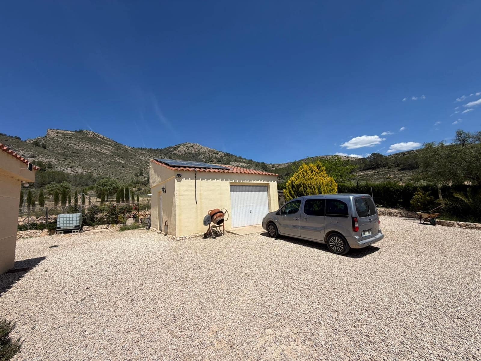 Chalet de 3 habitaciones en Sax en venta con piscina garaje - 349.995 € (Ref: 9849000)