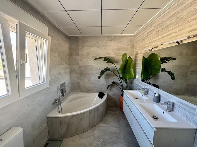 5 sypialnia Willa na sprzedaż w Pinoso z basenem garażem - 675 000 € (Ref: 9854923)