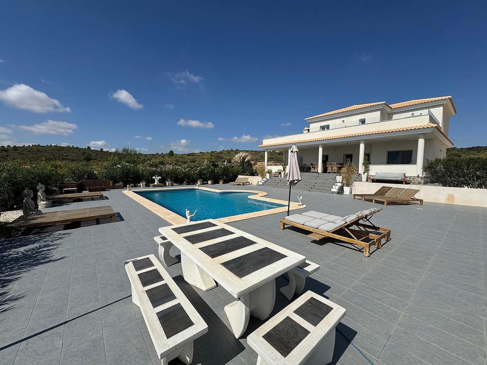 5 sypialnia Willa na sprzedaż w Pinoso z basenem garażem - 675 000 € (Ref: 9854923)