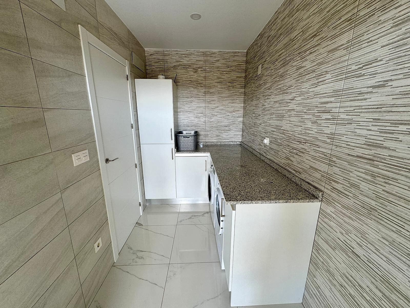 5 sypialnia Willa na sprzedaż w Pinoso z basenem garażem - 675 000 € (Ref: 9854923)
