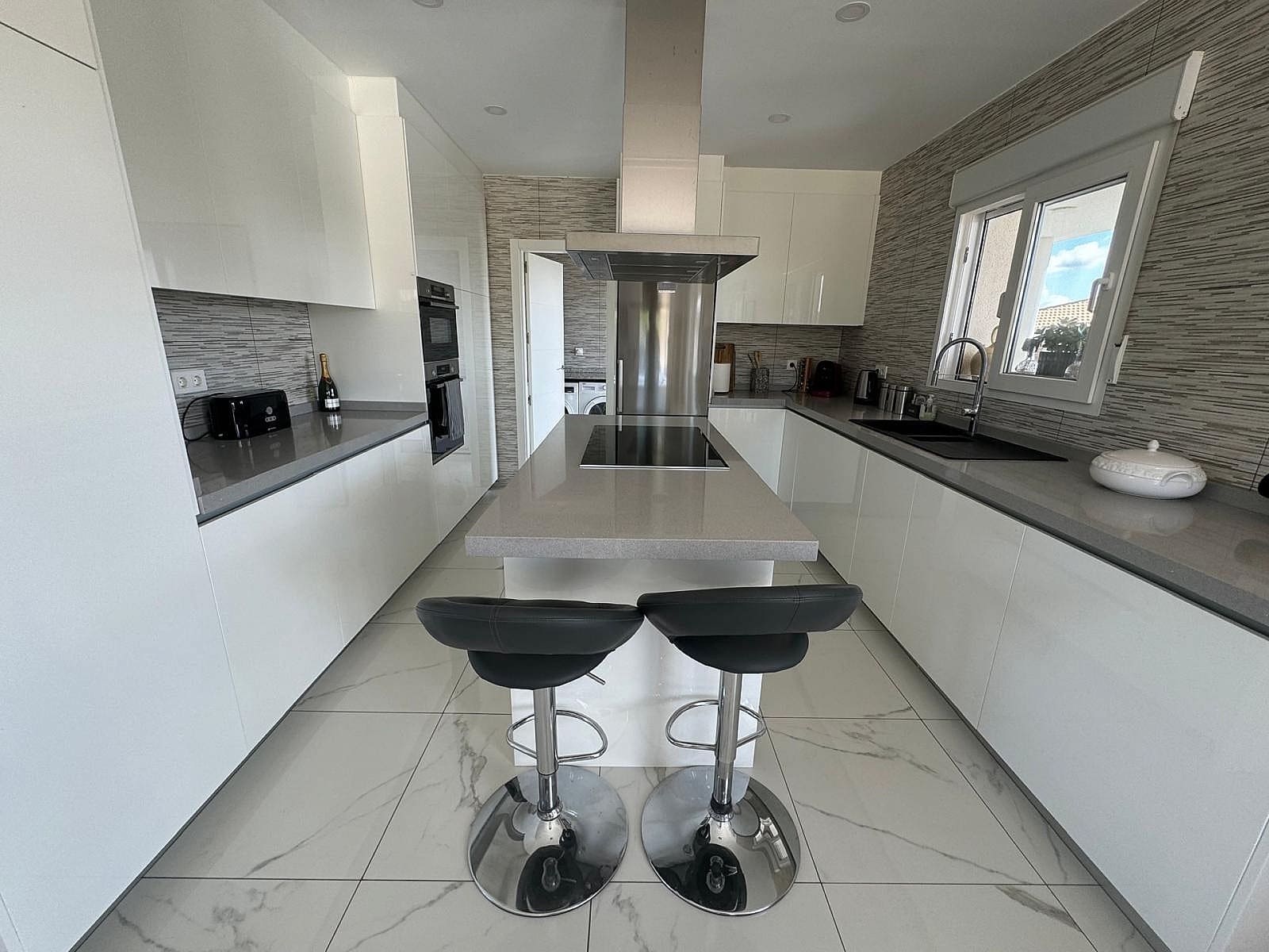 5 sypialnia Willa na sprzedaż w Pinoso z basenem garażem - 675 000 € (Ref: 9854923)