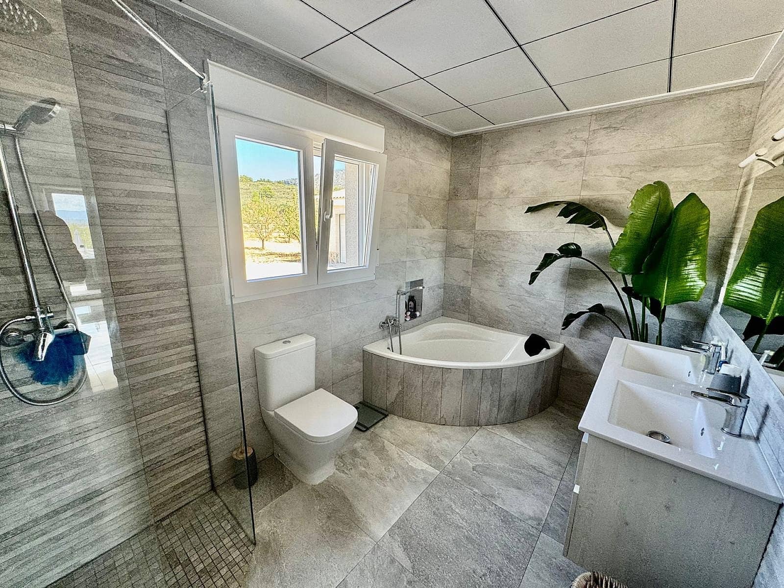 5 sypialnia Willa na sprzedaż w Pinoso z basenem garażem - 675 000 € (Ref: 9854923)