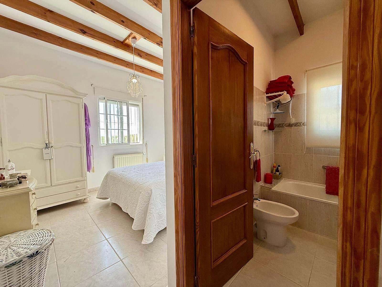 3 bedroom Villa for sale in Jumilla with pool - € 350,000 (Ref: 9854924)