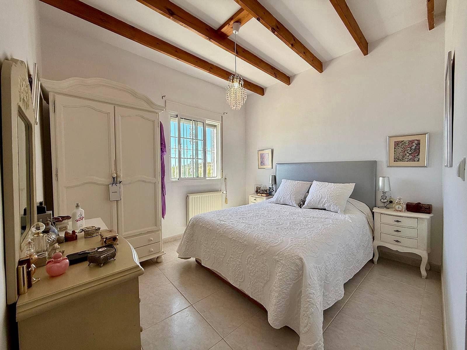 3 bedroom Villa for sale in Jumilla with pool - € 350,000 (Ref: 9854924)