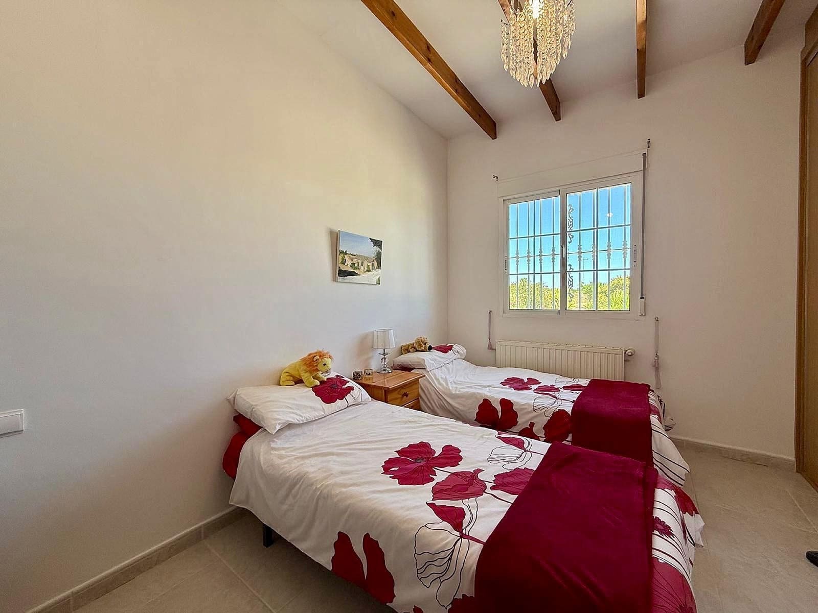3 bedroom Villa for sale in Jumilla with pool - € 350,000 (Ref: 9854924)