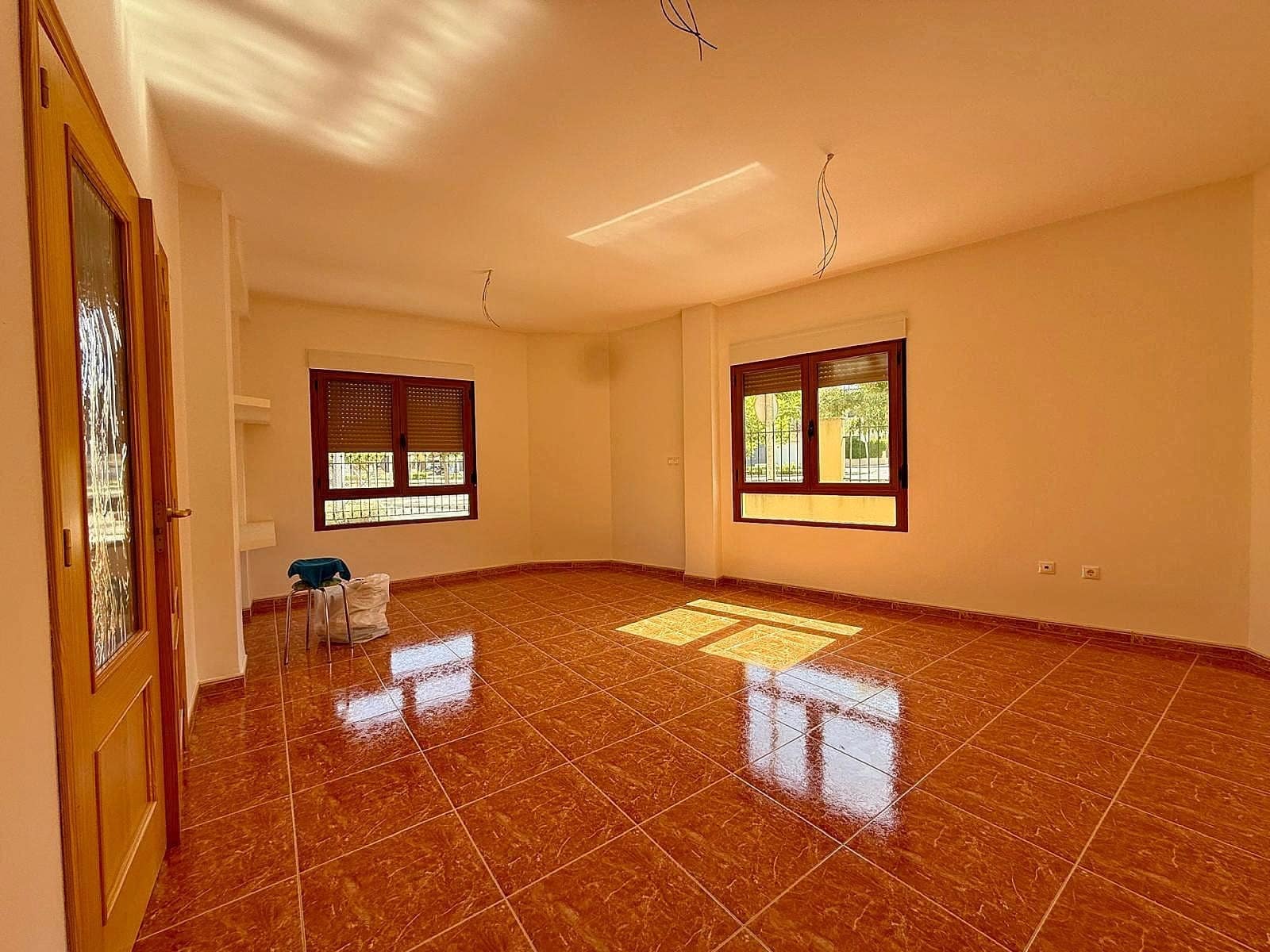 4 bedroom Townhouse for sale in Pinoso - € 240,000 (Ref: 9864037)