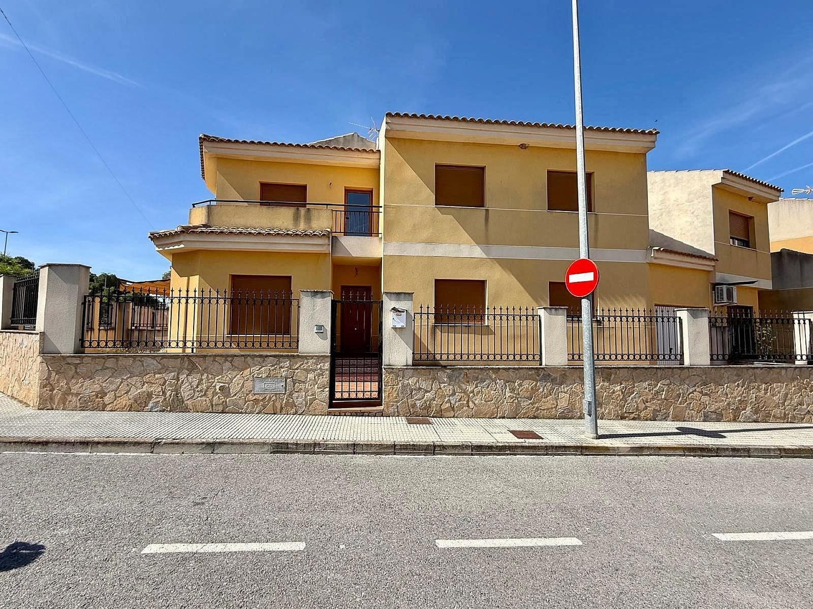 4 bedroom Townhouse for sale in Pinoso - € 240,000 (Ref: 9864037)