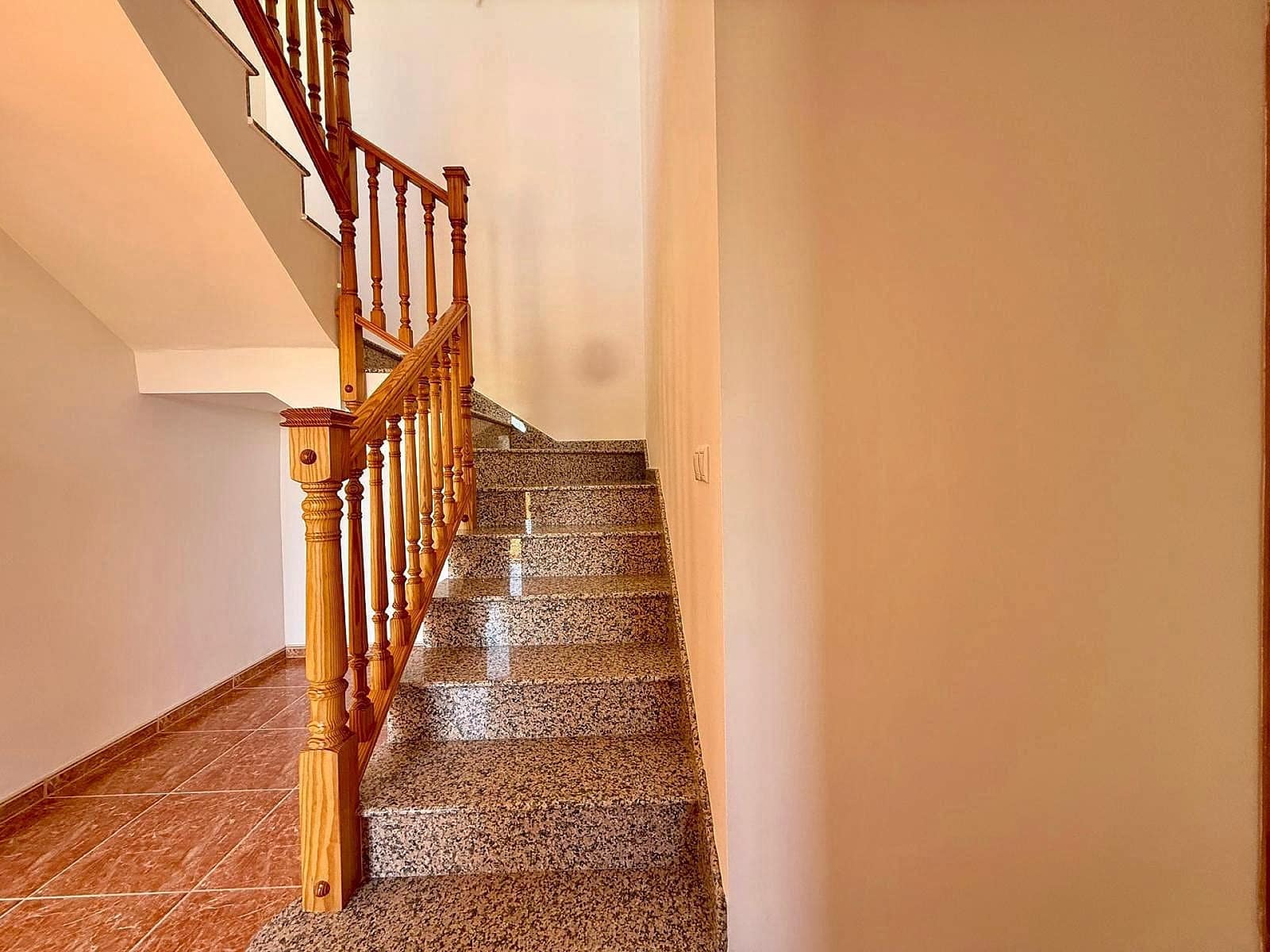 4 bedroom Townhouse for sale in Pinoso - € 240,000 (Ref: 9864037)