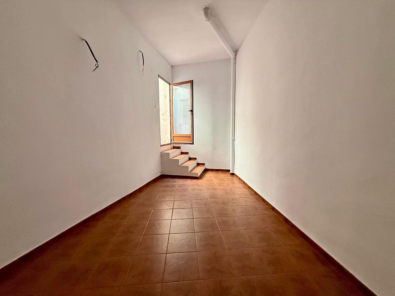 4 bedroom Townhouse for sale in Pinoso - € 240,000 (Ref: 9864037)