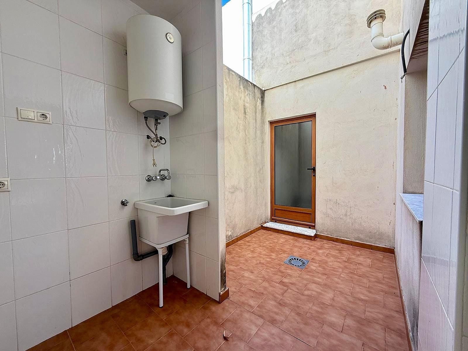 4 bedroom Townhouse for sale in Pinoso - € 240,000 (Ref: 9864037)