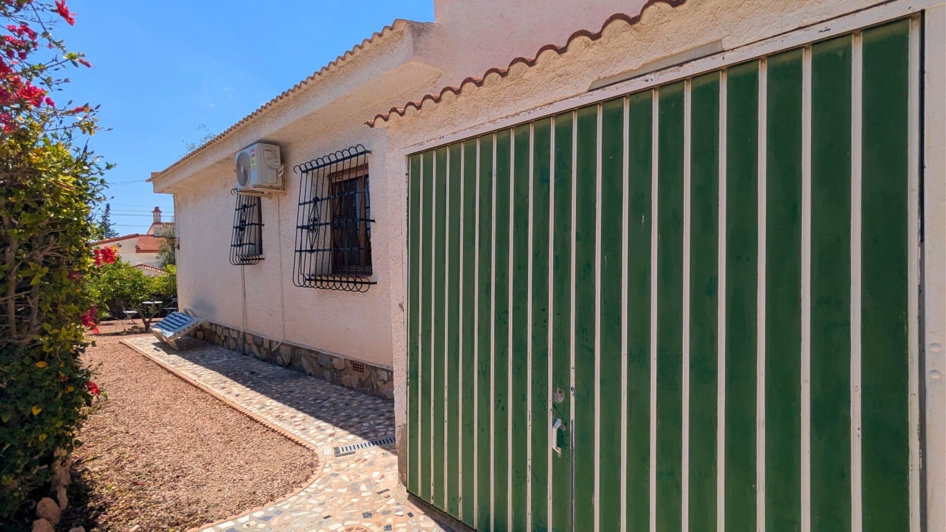 4 slaapkamer Villa te koop in Ciudad Quesada met zwembad - € 385.000 (Ref: 9875673)