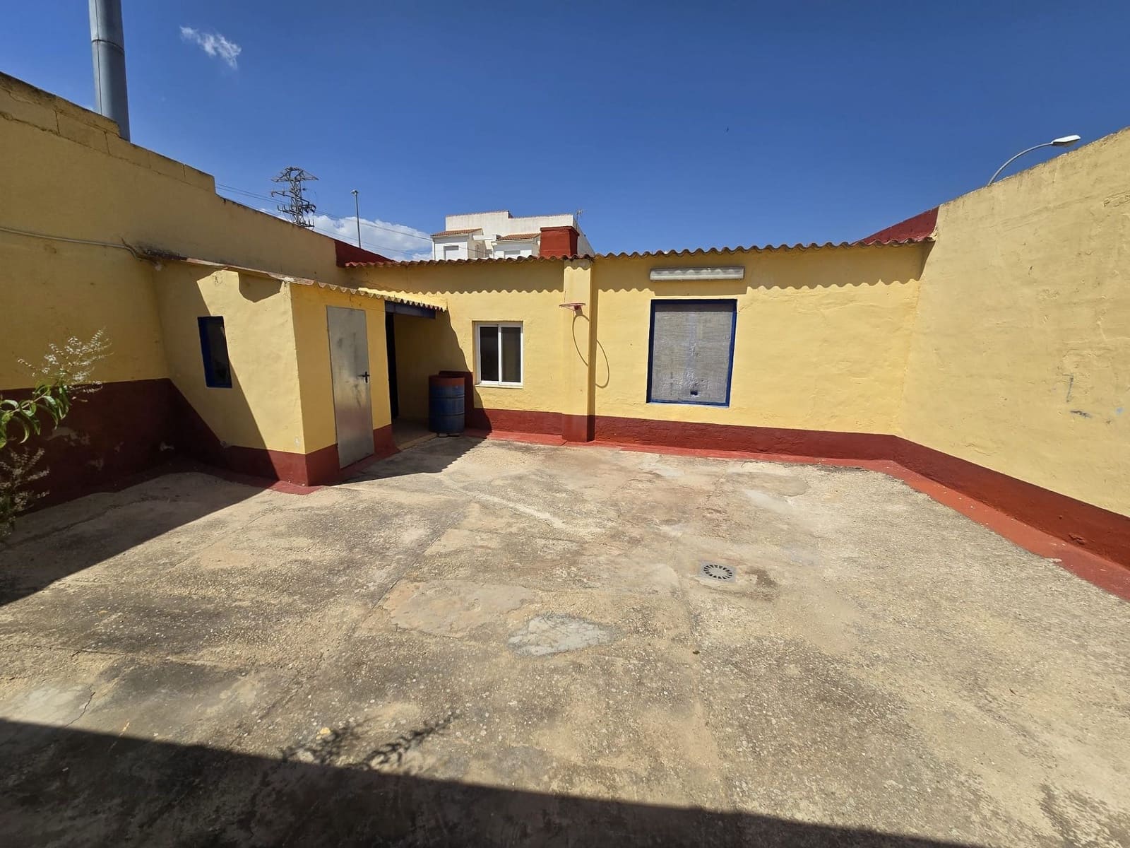 Townhouse for sale in Sax with pool garage - € 45,000 (Ref: 9882625)