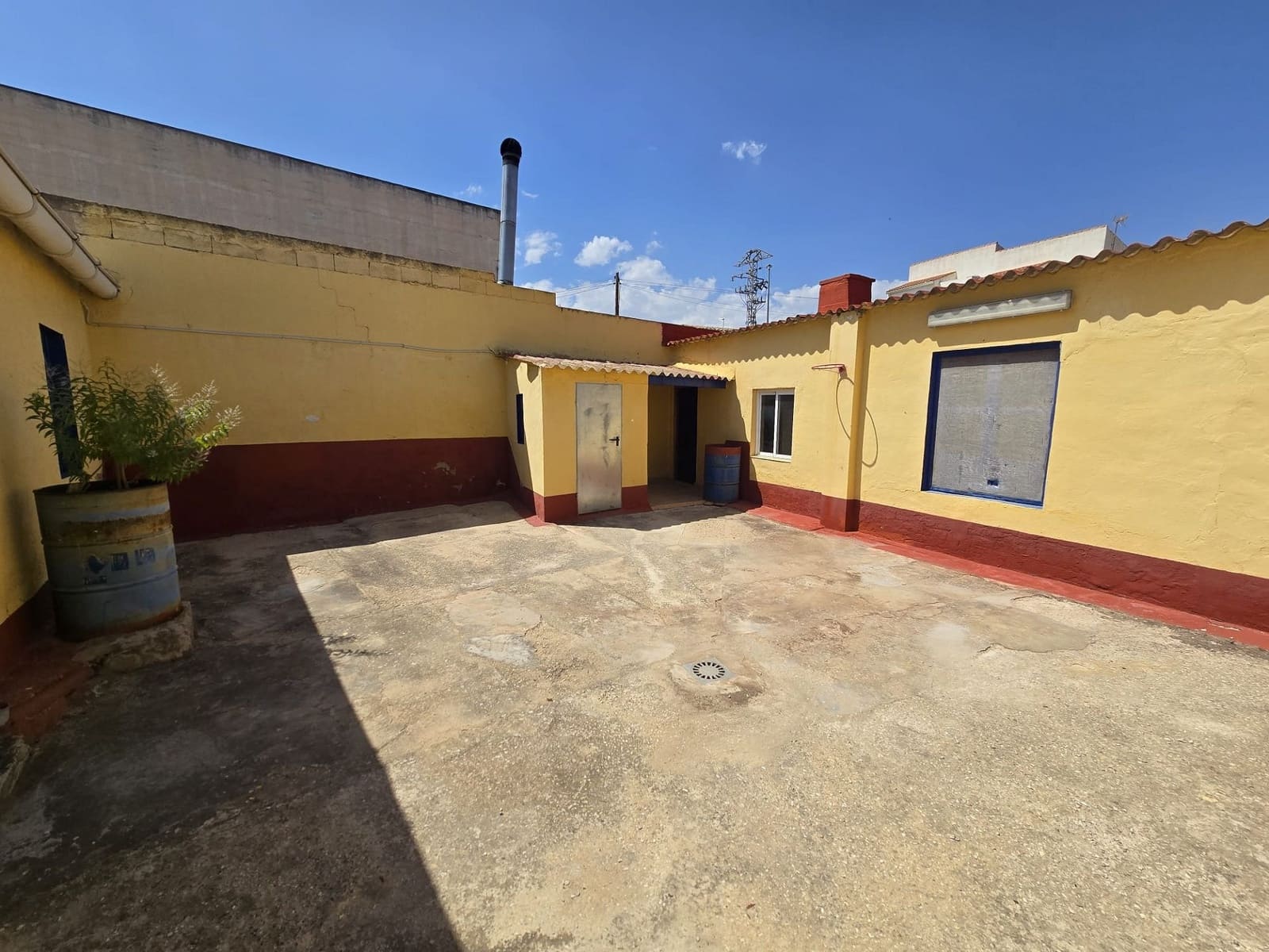 Townhouse for sale in Sax with pool garage - € 45,000 (Ref: 9882625)