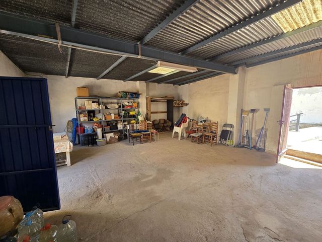 Byhus til salg i Sax med swimmingpool garage - € 45.000 (Ref: 9882625)