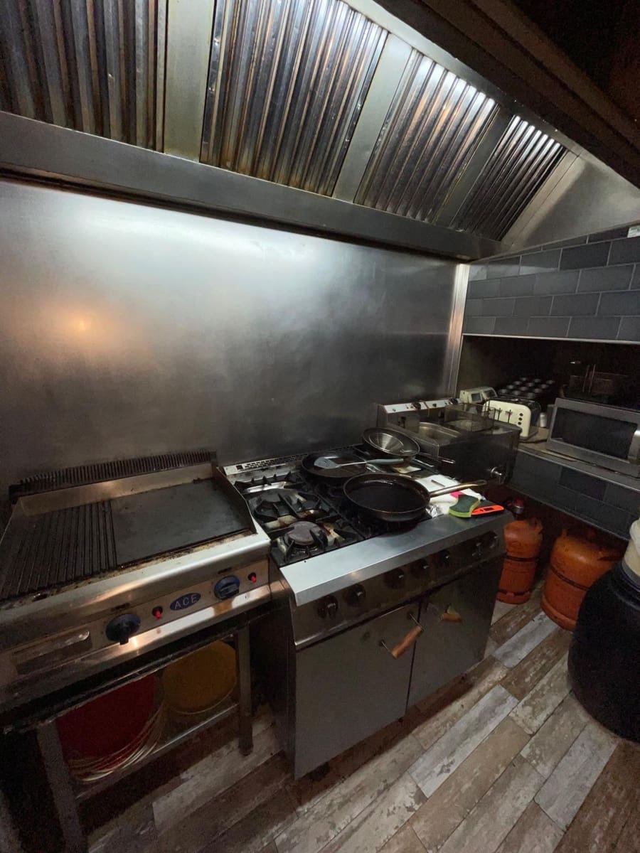 Commercial for sale in Pinoso - € 160,000 (Ref: 9891687)